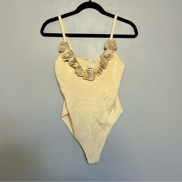 Joie Embellished Cream Bodysuit Floral Flowers Size Large NWT New - Picture 1 of 4